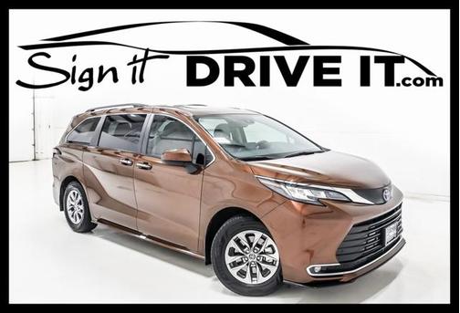 2022 Toyota Sienna XLE 8 Passenger
