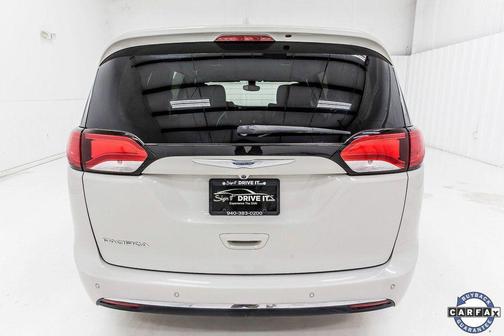 2017 Chrysler Pacifica Touring-L