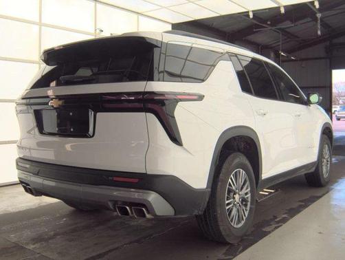Summit White 2025 Chevrolet Traverse LT