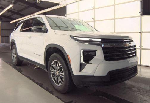 Summit White 2025 Chevrolet Traverse LT