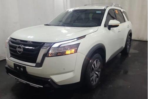 Pearl White Tricoat 2024 Nissan Pathfinder SL FWD
