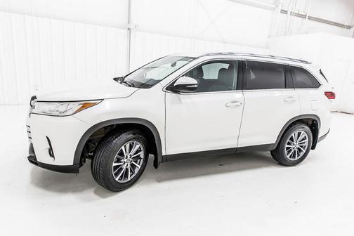 Blizzard Pearl 2019 Toyota Highlander XLE