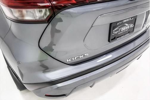 2022 Nissan Kicks SR