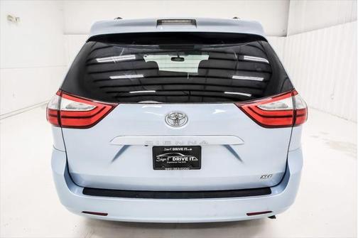 2016 Toyota Sienna XLE Premium
