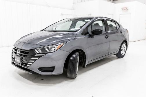 Gun Metallic 2024 Nissan Versa 1.6 S