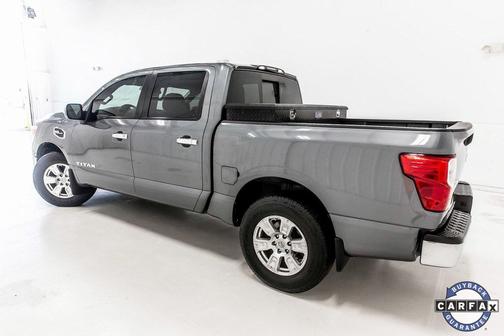 2017 Nissan Titan SV