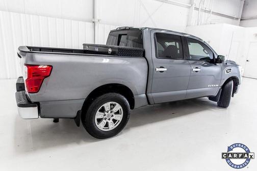 2017 Nissan Titan SV