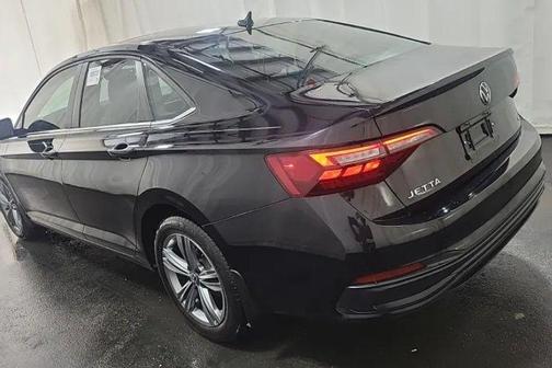 Deep Black Pearl 2024 Volkswagen Jetta 1.5T SE