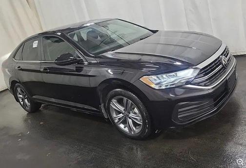 Deep Black Pearl 2024 Volkswagen Jetta 1.5T SE