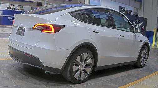 2022 Tesla Model Y Long Range Dual Motor All-Wheel Drive