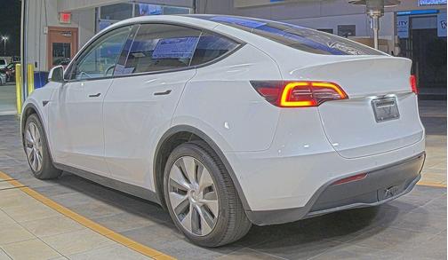 2022 Tesla Model Y Long Range Dual Motor All-Wheel Drive