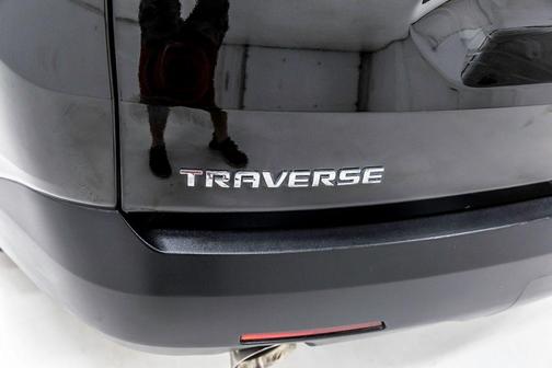 Mosaic Black Metallic 2023 Chevrolet Traverse LS