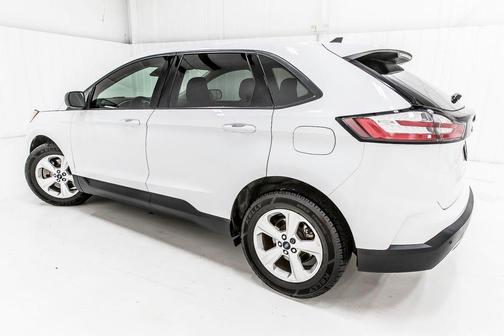 Oxford White 2021 Ford Edge SE