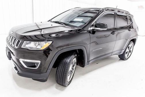 Diamond Black Crystal Pearlcoat 2019 Jeep Compass Limited
