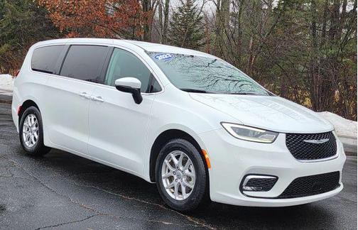 2023 Chrysler Pacifica Touring-L