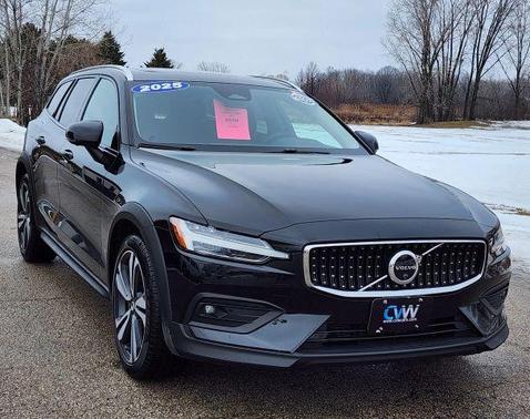 2025 Volvo V60 Cross Country B5 Plus