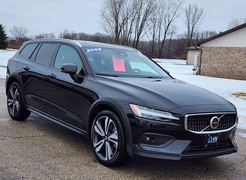 2025 Volvo V60 Cross Country B5 Plus