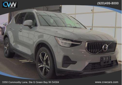 2025 Volvo XC40 B5 Core Bright Theme