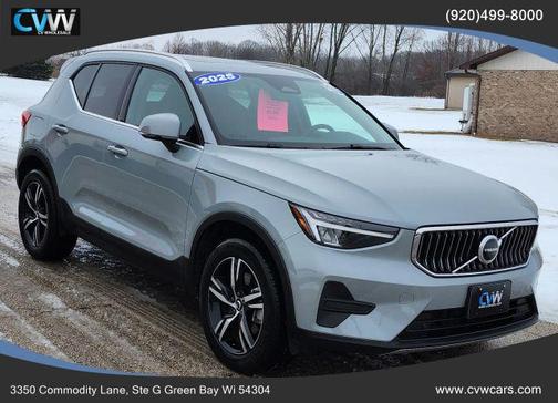 2025 Volvo XC40 B5 Core Bright Theme