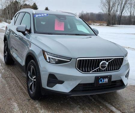 2025 Volvo XC40 B5 Core Bright Theme