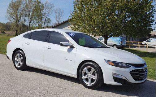 White 2022 Chevrolet Malibu 1LS