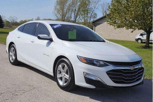 White 2022 Chevrolet Malibu 1LS