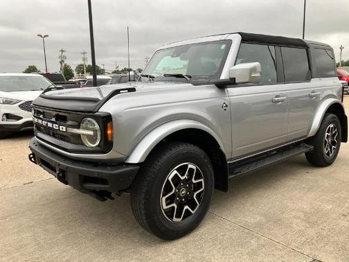 ICONIC SILVER METALLIC 2024 Ford Bronco OUTER BANKS