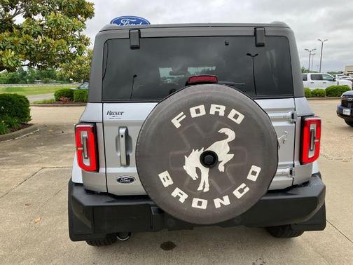 ICONIC SILVER METALLIC 2024 Ford Bronco OUTER BANKS