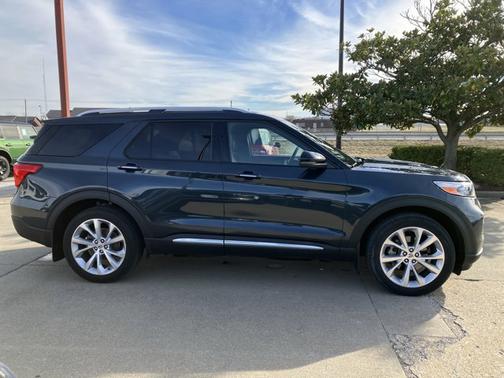 2022 Ford Explorer PLATINUM