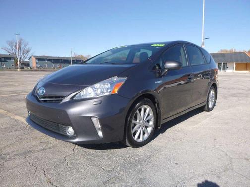 2013 Toyota Prius v Five