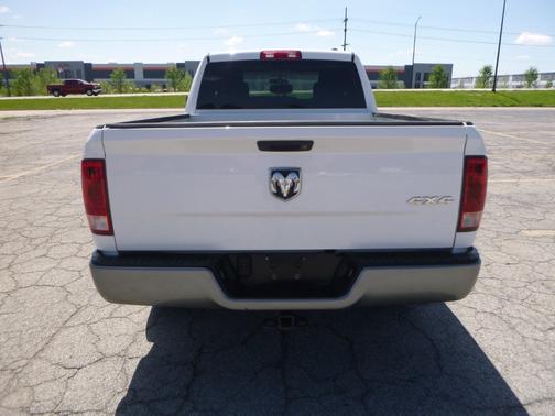 2011 Dodge Ram 1500 4WD Quad Cab 140.5" ST
