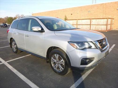 2017 Nissan Pathfinder SL