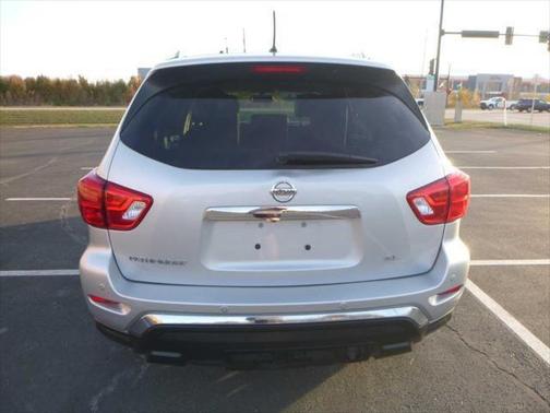 2017 Nissan Pathfinder SL