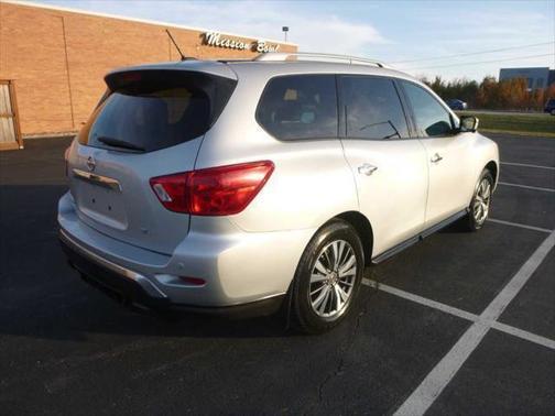 2017 Nissan Pathfinder SL