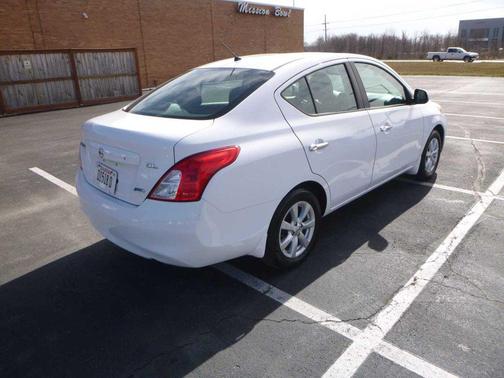 2012 Nissan Versa 1.8 SL