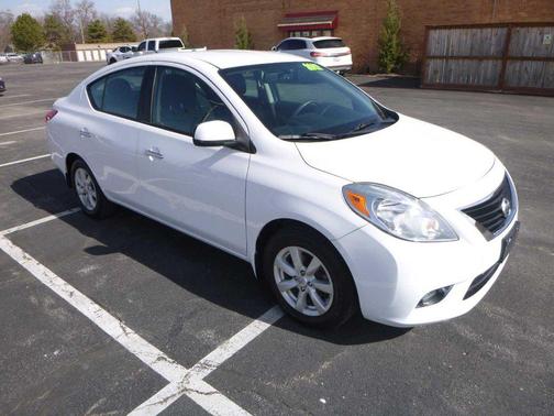 2012 Nissan Versa 1.8 SL