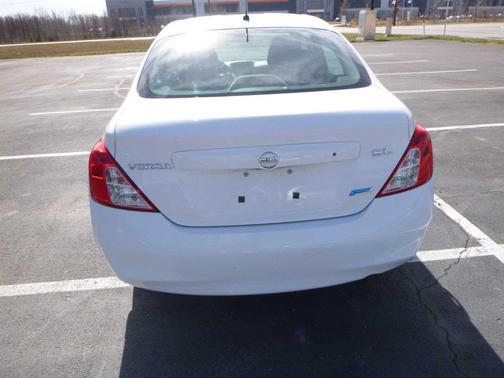 2012 Nissan Versa 1.8 SL