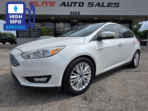 White Platinum Metallic Tri-Coat 2018 Ford Focus Titanium
