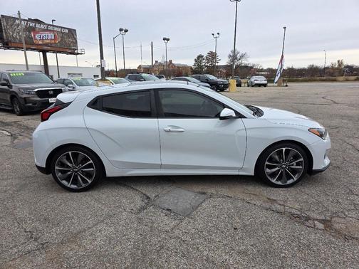 2020 Hyundai Veloster 2