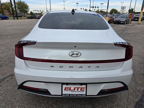 2022 Hyundai SONATA SE