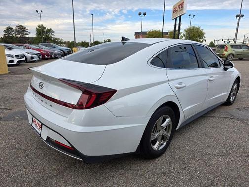 2022 Hyundai SONATA SE