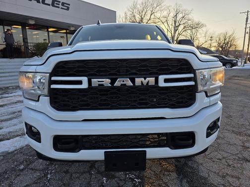 2022 RAM 2500 Tradesman Crew Cab 4x4 6'4' Box