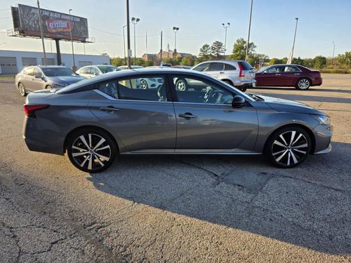 2022 Nissan Altima SR FWD