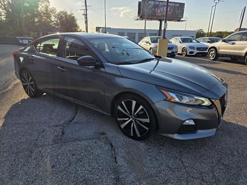 2022 Nissan Altima SR FWD
