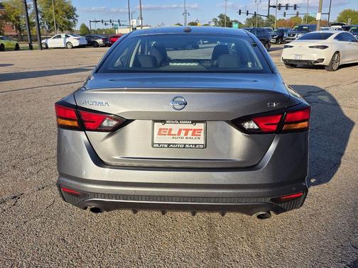 2022 Nissan Altima SR FWD