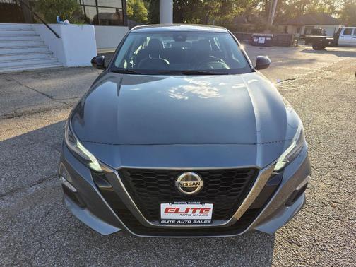 2022 Nissan Altima SR FWD