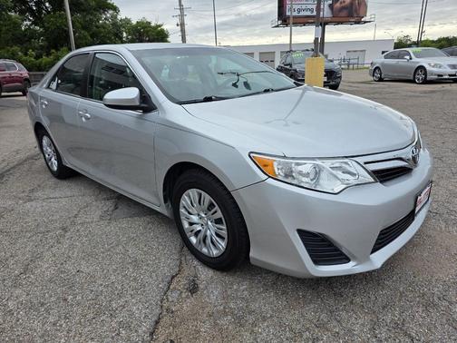 Classic Silver Metallic 2014 Toyota Camry LE