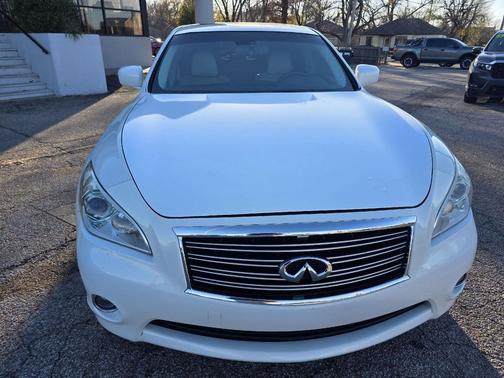 2011 INFINITI M56x Base