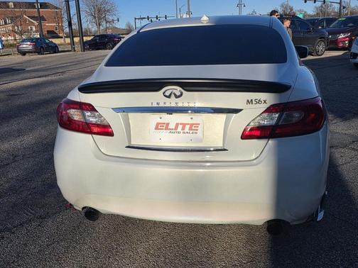 2011 INFINITI M56x Base
