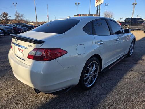 2011 INFINITI M56x Base